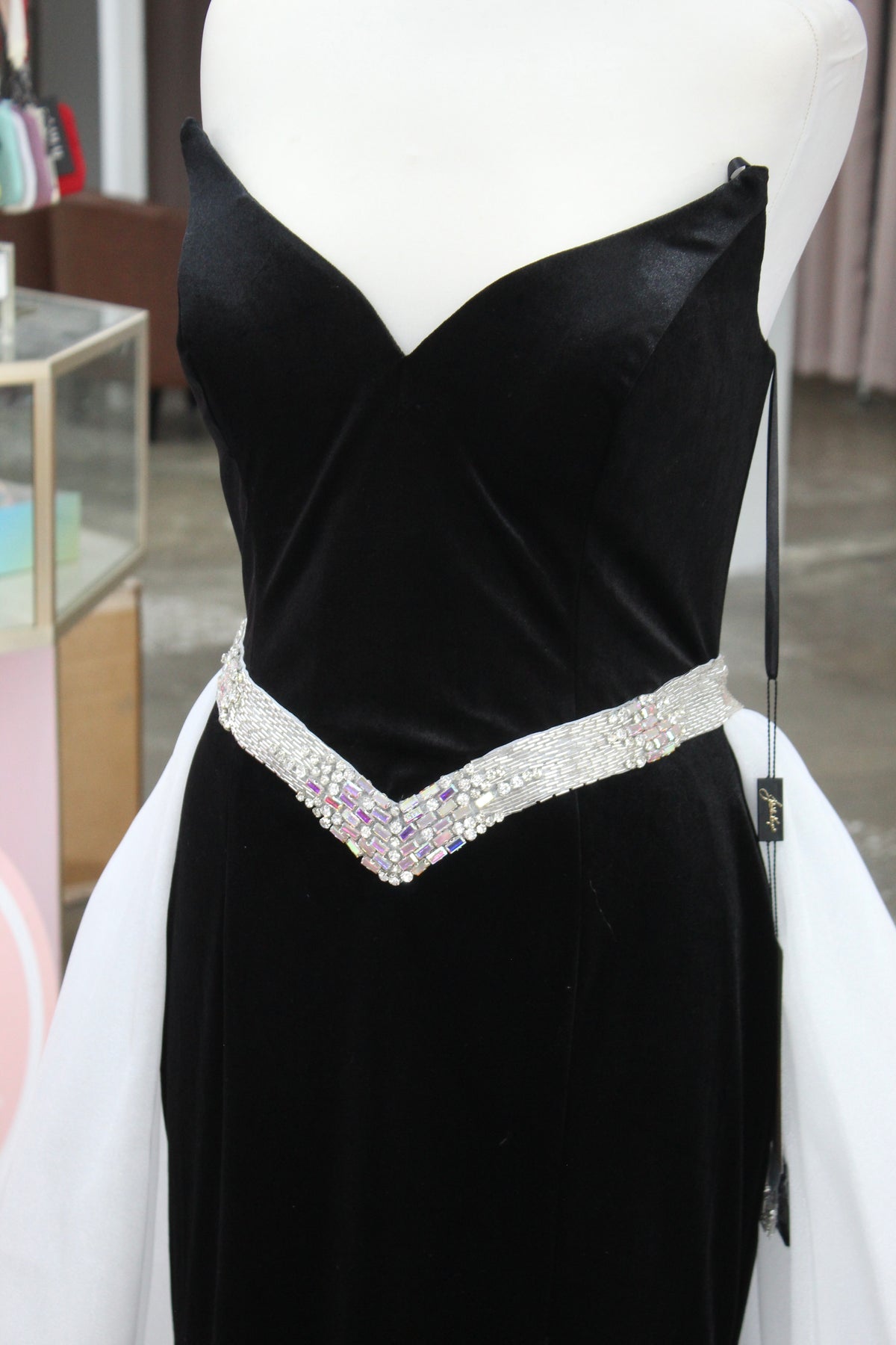 Johnathan Kayne 3132- Size 14 *Black/White*